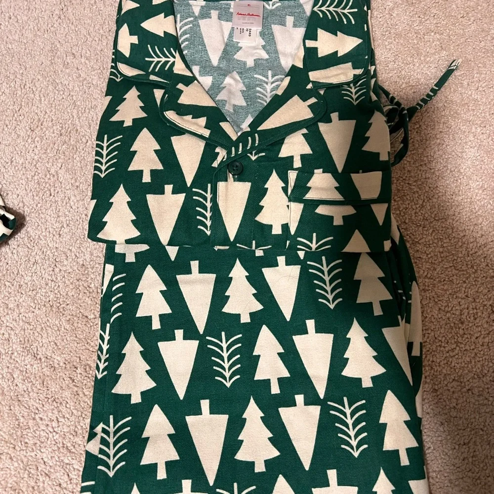 Green and White Tree Pattern Pajama Set- NEW - Picture 1 of 3